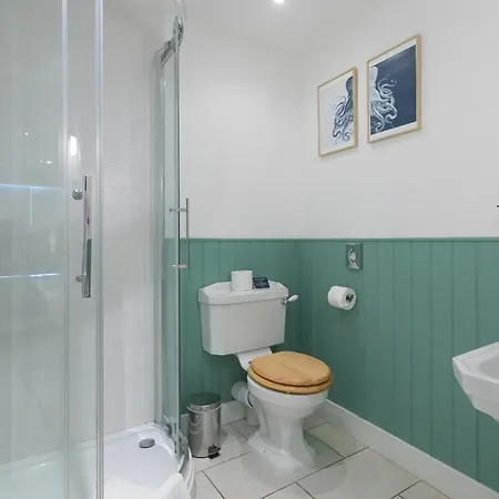 Demelza Apartment *