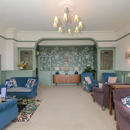 Demelza Apartment *
